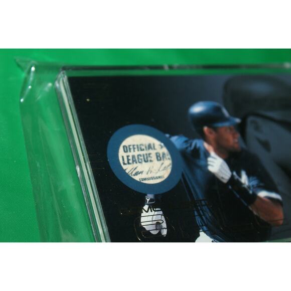Upper Deck Derek Jeter #2 Game Used Ball Piece Card In Case Gold Rpl B-Dj 2000 - Picture 4 of 9
